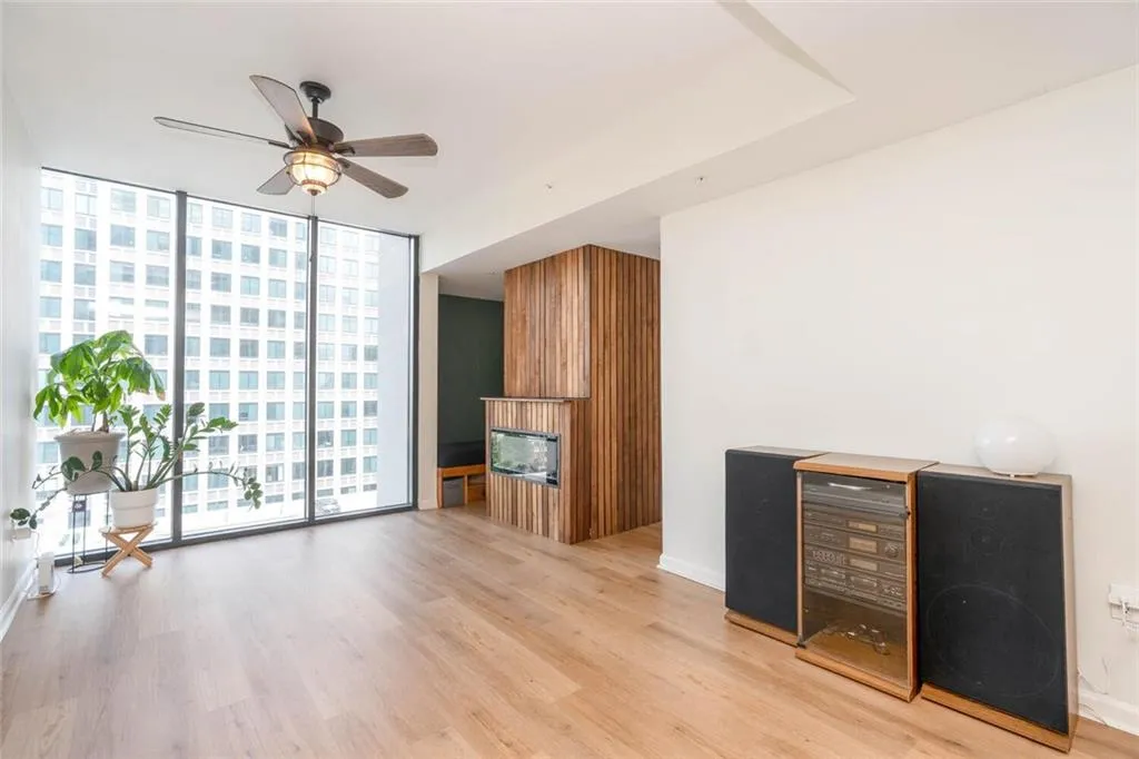 3040 Peachtree Road Nw Unit 815, Atlanta, Georgia 30305, 1 Bedroom Bedrooms, ,1 BathroomBathrooms,Residential,For Sale,3040 Peachtree Road Nw Unit 815,7567622