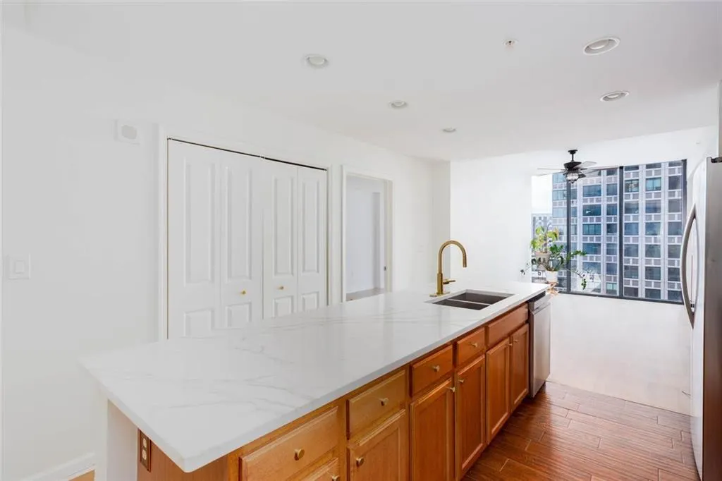 3040 Peachtree Road Nw Unit 815, Atlanta, Georgia 30305, 1 Bedroom Bedrooms, ,1 BathroomBathrooms,Residential,For Sale,3040 Peachtree Road Nw Unit 815,7567622