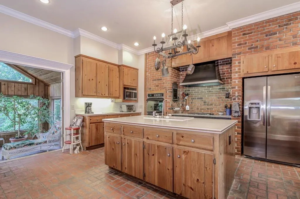 5100 Magnolia Bluff Drive, Sandy Springs, Georgia 30350, 4 Bedrooms Bedrooms, ,4 BathroomsBathrooms,Residential,Sold,5100 Magnolia Bluff Drive,5653613