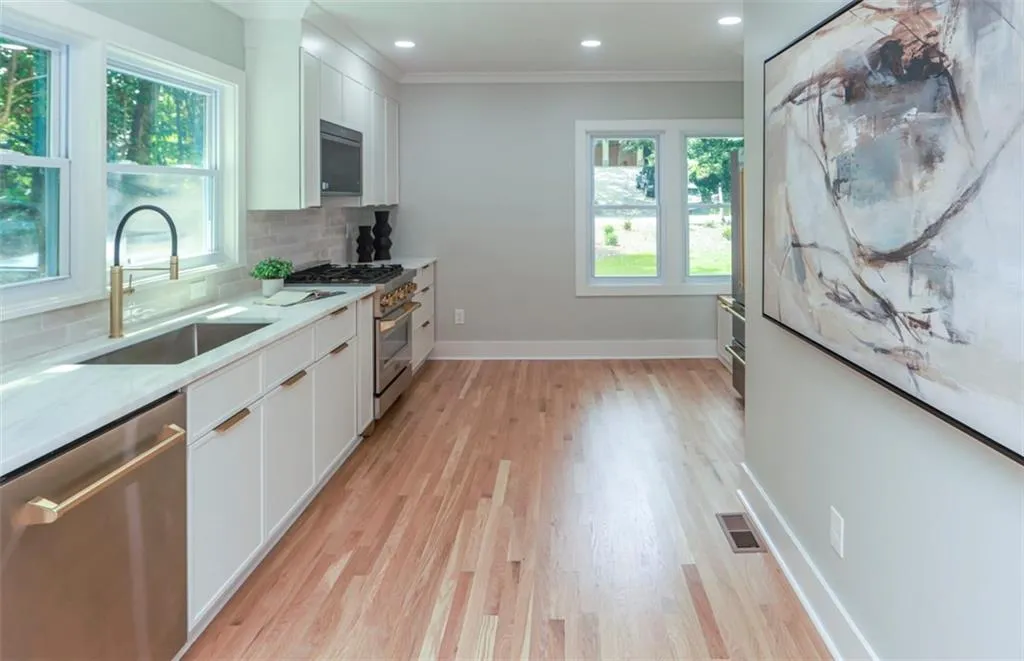 2908 N Hills Drive Ne, Atlanta, Georgia 30305, 3 Bedrooms Bedrooms, ,2 BathroomsBathrooms,Residential,For Sale,2908 N Hills Drive Ne,7662201