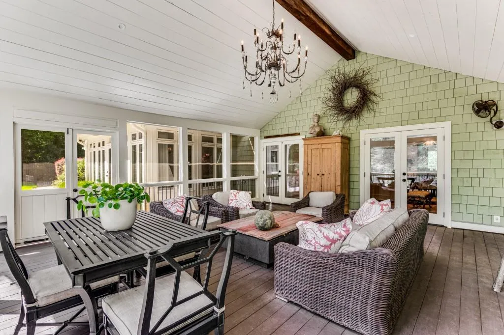 740 Weatherly Lane, Sandy Springs, Georgia 30328, 4 Bedrooms Bedrooms, ,3 BathroomsBathrooms,Residential,Sold,740 Weatherly Lane,7275458