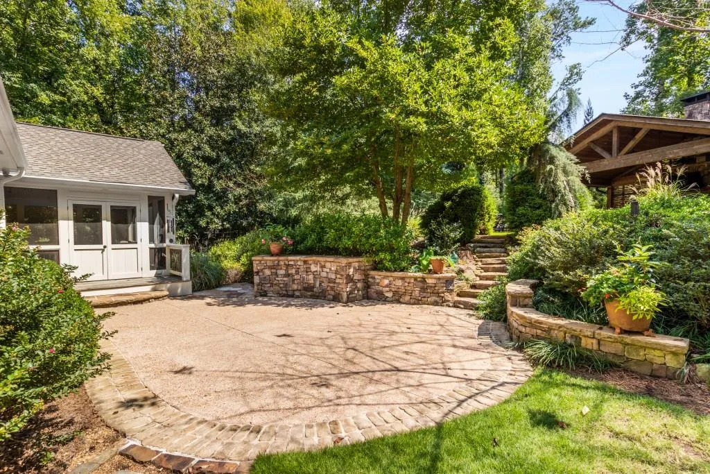 740 Weatherly Lane, Sandy Springs, Georgia 30328, 4 Bedrooms Bedrooms, ,3 BathroomsBathrooms,Residential,Sold,740 Weatherly Lane,7275458