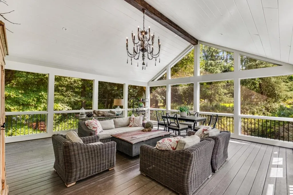 740 Weatherly Lane, Sandy Springs, Georgia 30328, 4 Bedrooms Bedrooms, ,3 BathroomsBathrooms,Residential,Sold,740 Weatherly Lane,7275458