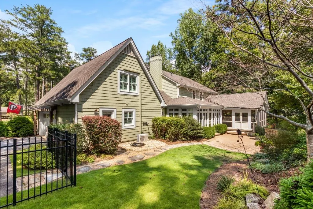 740 Weatherly Lane, Sandy Springs, Georgia 30328, 4 Bedrooms Bedrooms, ,3 BathroomsBathrooms,Residential,Sold,740 Weatherly Lane,7275458