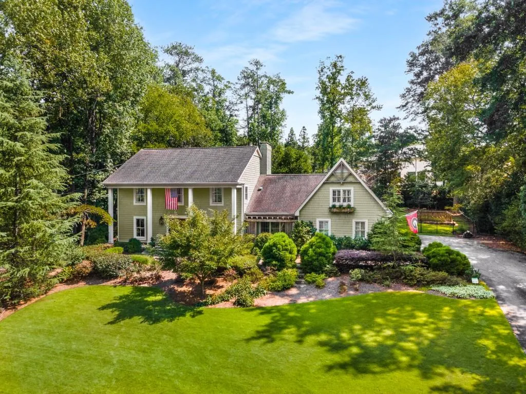 740 Weatherly Lane, Sandy Springs, Georgia 30328, 4 Bedrooms Bedrooms, ,3 BathroomsBathrooms,Residential,Sold,740 Weatherly Lane,7275458