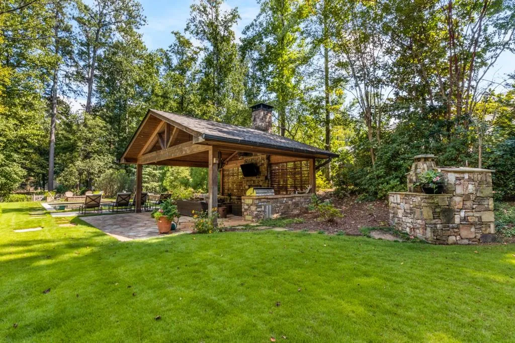 740 Weatherly Lane, Sandy Springs, Georgia 30328, 4 Bedrooms Bedrooms, ,3 BathroomsBathrooms,Residential,Sold,740 Weatherly Lane,7275458