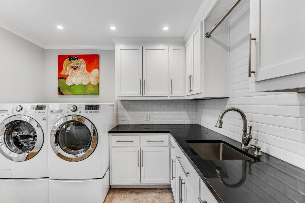 740 Weatherly Lane, Sandy Springs, Georgia 30328, 4 Bedrooms Bedrooms, ,3 BathroomsBathrooms,Residential,Sold,740 Weatherly Lane,7275458