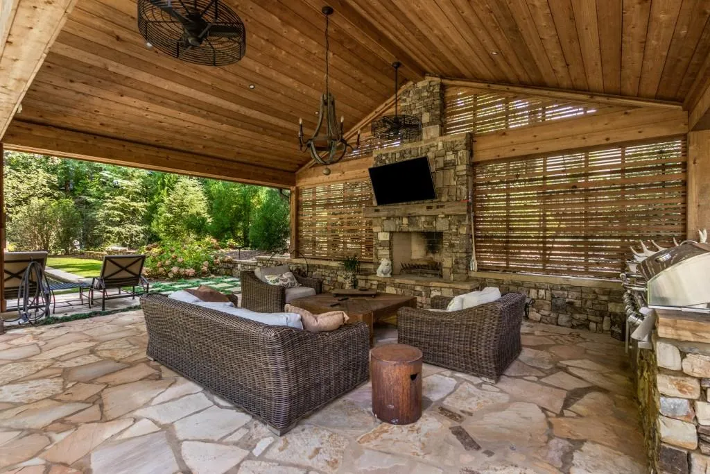 740 Weatherly Lane, Sandy Springs, Georgia 30328, 4 Bedrooms Bedrooms, ,3 BathroomsBathrooms,Residential,Sold,740 Weatherly Lane,7275458