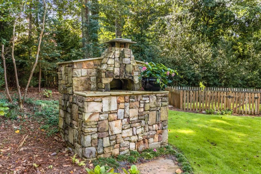 740 Weatherly Lane, Sandy Springs, Georgia 30328, 4 Bedrooms Bedrooms, ,3 BathroomsBathrooms,Residential,Sold,740 Weatherly Lane,7275458