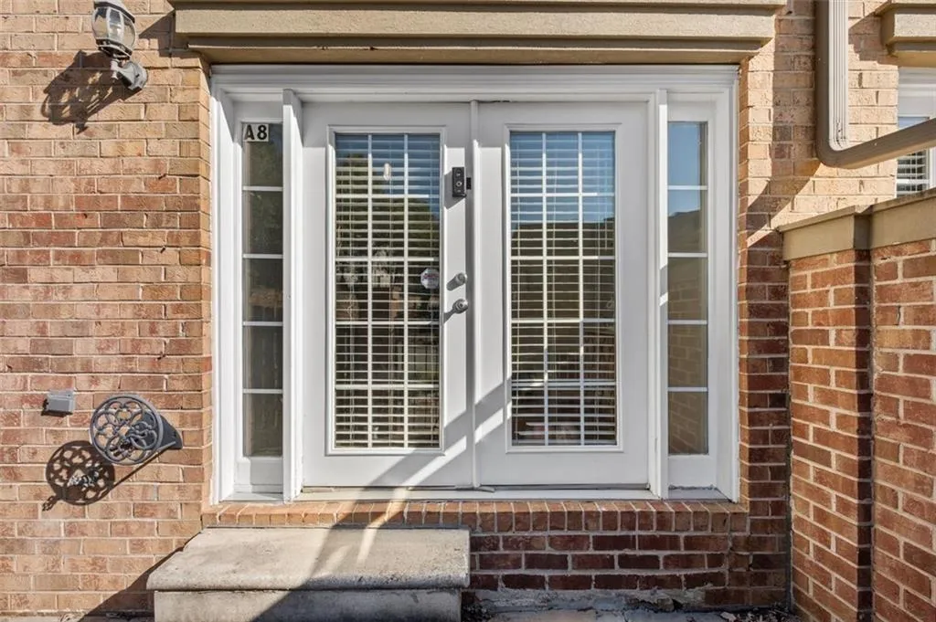 6980 Roswell Road Unit A8, Atlanta, Georgia 30328, 3 Bedrooms Bedrooms, ,2 BathroomsBathrooms,Residential,For Sale,6980 Roswell Road Unit A8,7670636