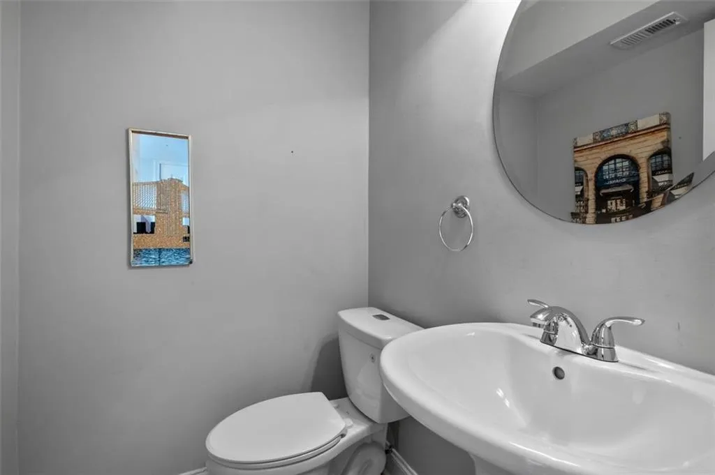 6980 Roswell Road Unit A8, Atlanta, Georgia 30328, 3 Bedrooms Bedrooms, ,2 BathroomsBathrooms,Residential,For Sale,6980 Roswell Road Unit A8,7670636