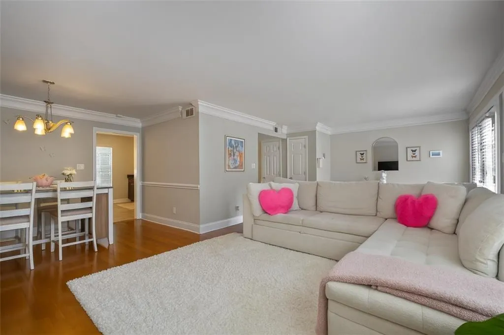 6980 Roswell Road Unit A8, Atlanta, Georgia 30328, 3 Bedrooms Bedrooms, ,2 BathroomsBathrooms,Residential,For Sale,6980 Roswell Road Unit A8,7670636