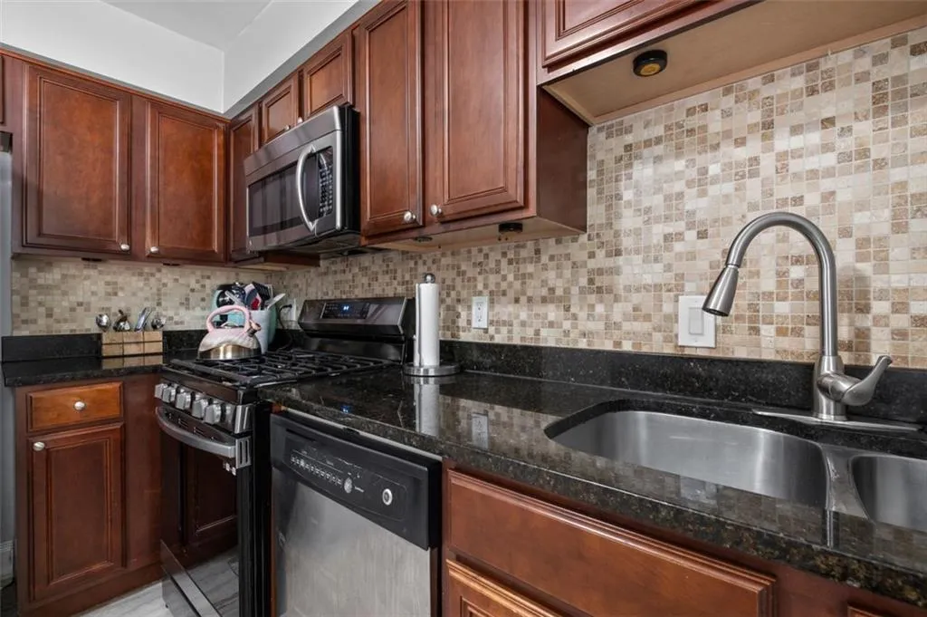 6980 Roswell Road Unit A8, Atlanta, Georgia 30328, 3 Bedrooms Bedrooms, ,2 BathroomsBathrooms,Residential,For Sale,6980 Roswell Road Unit A8,7670636
