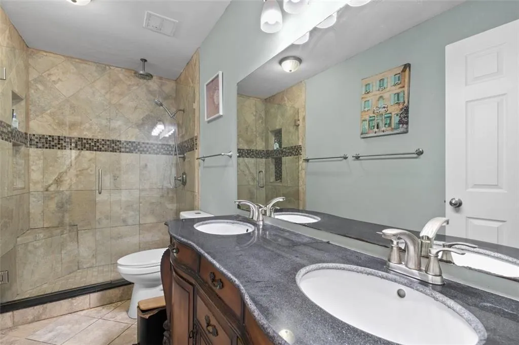 6980 Roswell Road Unit A8, Atlanta, Georgia 30328, 3 Bedrooms Bedrooms, ,2 BathroomsBathrooms,Residential,For Sale,6980 Roswell Road Unit A8,7670636
