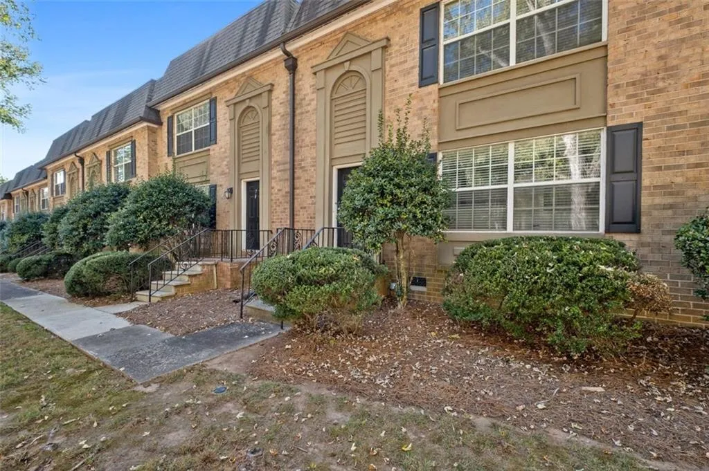 6980 Roswell Road Unit A8, Atlanta, Georgia 30328, 3 Bedrooms Bedrooms, ,2 BathroomsBathrooms,Residential,For Sale,6980 Roswell Road Unit A8,7670636