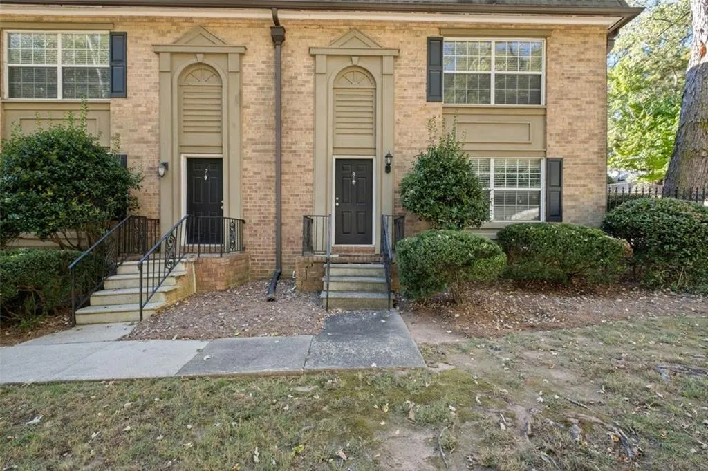 6980 Roswell Road Unit A8, Atlanta, Georgia 30328, 3 Bedrooms Bedrooms, ,2 BathroomsBathrooms,Residential,For Sale,6980 Roswell Road Unit A8,7670636