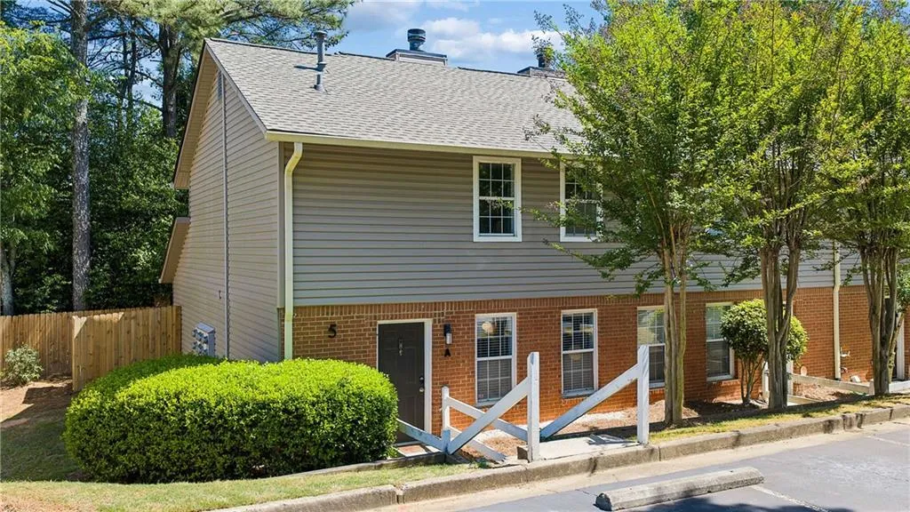 7750 Roswell Road Unit 5a, Atlanta, Georgia 30350, 2 Bedrooms Bedrooms, ,1 BathroomBathrooms,Residential,For Sale,7750 Roswell Road Unit 5a,7757838