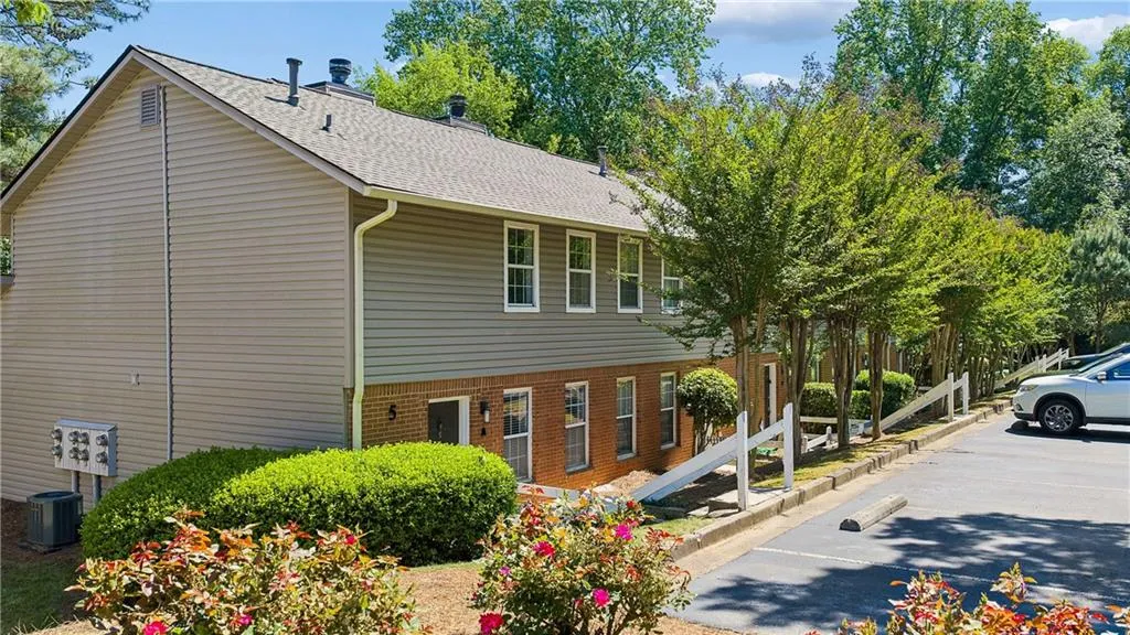 7750 Roswell Road Unit 5a, Atlanta, Georgia 30350, 2 Bedrooms Bedrooms, ,1 BathroomBathrooms,Residential,For Sale,7750 Roswell Road Unit 5a,7757838
