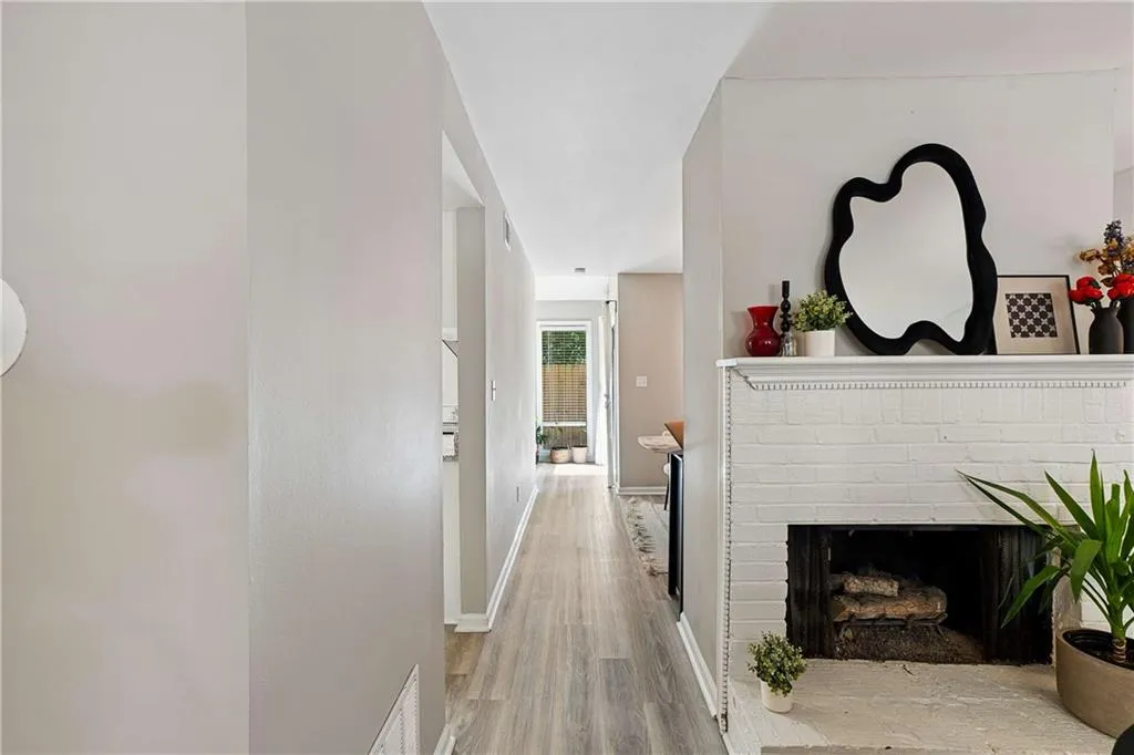 7750 Roswell Road Unit 5a, Atlanta, Georgia 30350, 2 Bedrooms Bedrooms, ,1 BathroomBathrooms,Residential,For Sale,7750 Roswell Road Unit 5a,7757838