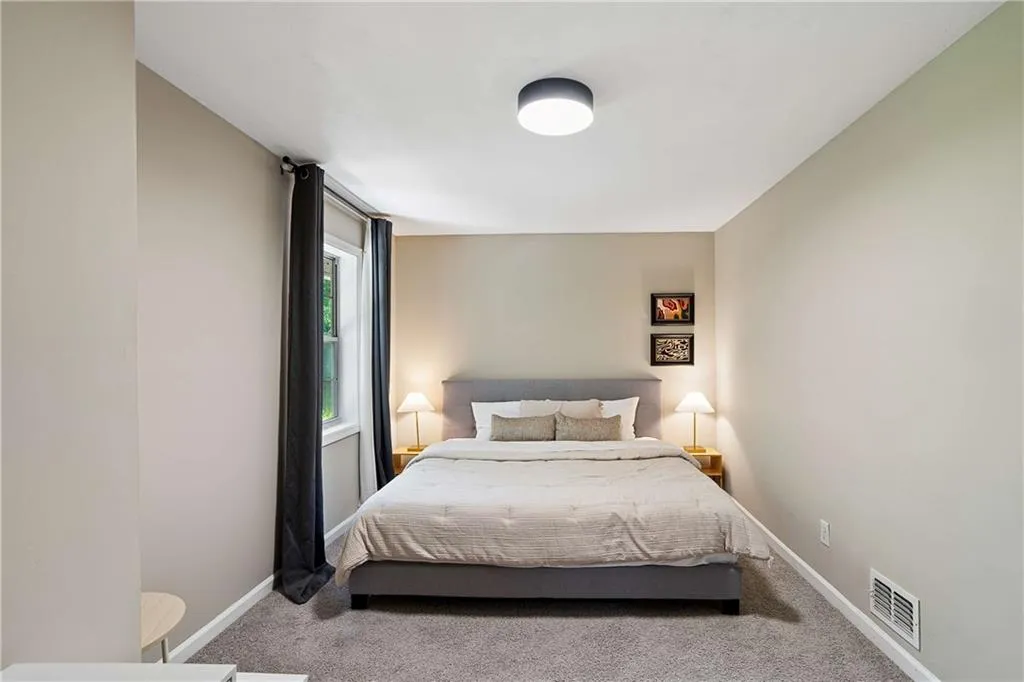 7750 Roswell Road Unit 5a, Atlanta, Georgia 30350, 2 Bedrooms Bedrooms, ,1 BathroomBathrooms,Residential,For Sale,7750 Roswell Road Unit 5a,7757838