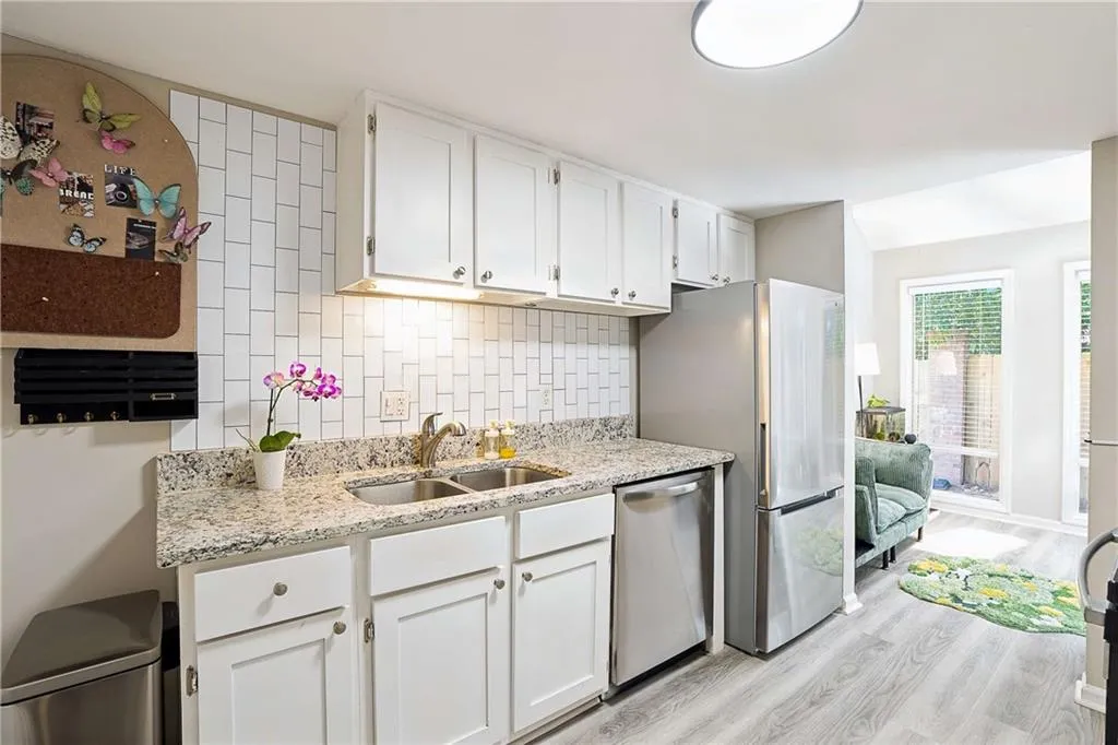 7750 Roswell Road Unit 5a, Atlanta, Georgia 30350, 2 Bedrooms Bedrooms, ,1 BathroomBathrooms,Residential,For Sale,7750 Roswell Road Unit 5a,7757838