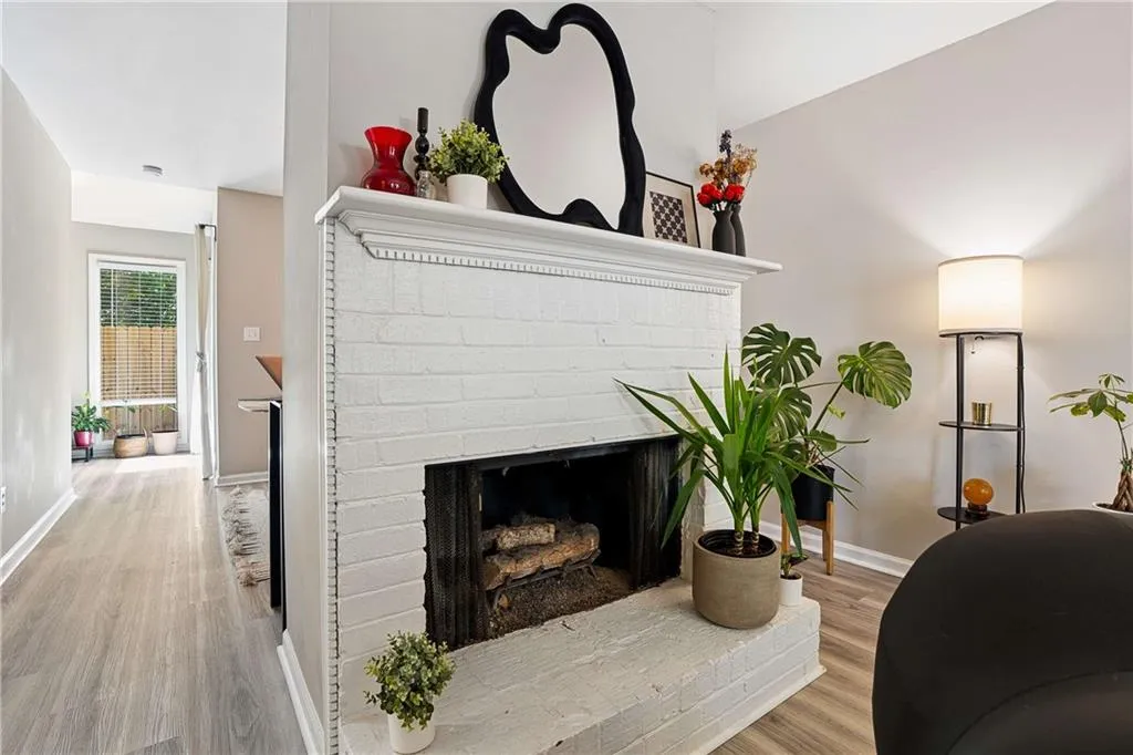7750 Roswell Road Unit 5a, Atlanta, Georgia 30350, 2 Bedrooms Bedrooms, ,1 BathroomBathrooms,Residential,For Sale,7750 Roswell Road Unit 5a,7757838
