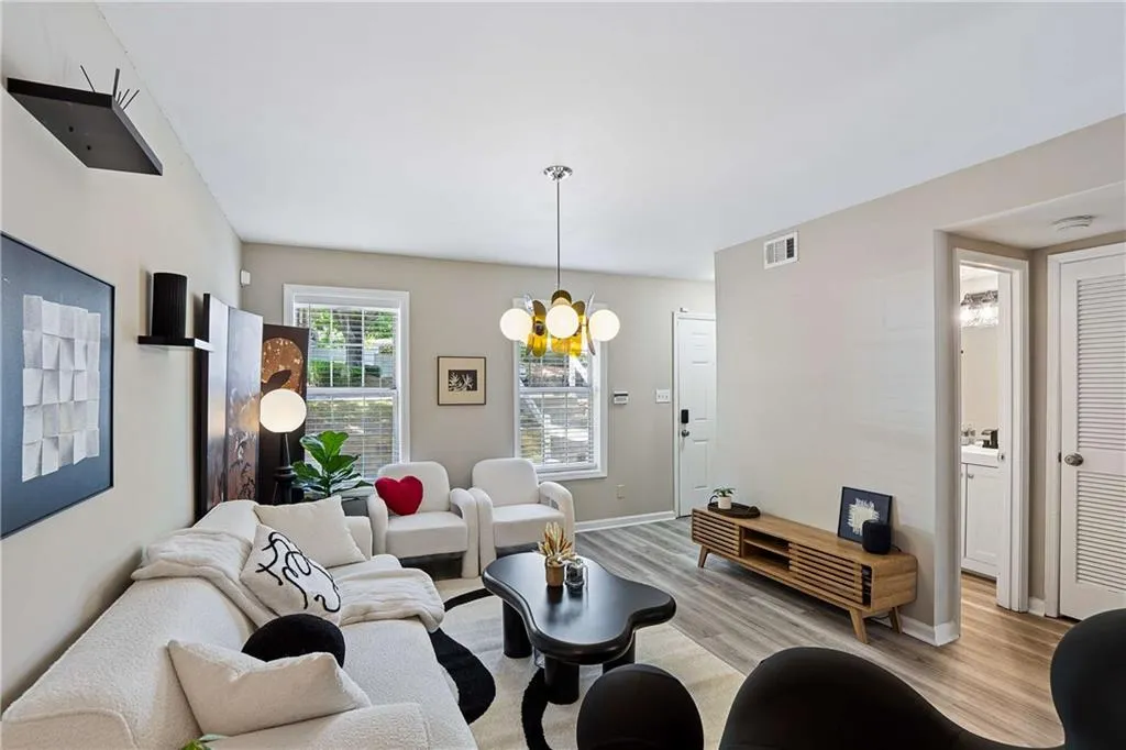 7750 Roswell Road Unit 5a, Atlanta, Georgia 30350, 2 Bedrooms Bedrooms, ,1 BathroomBathrooms,Residential,For Sale,7750 Roswell Road Unit 5a,7757838