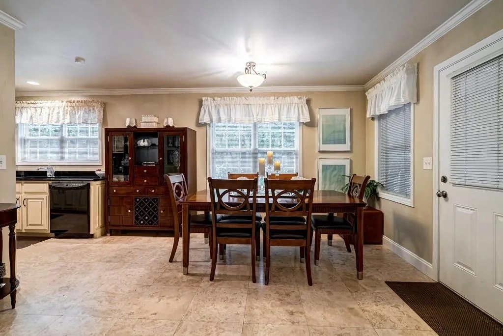 60 Sherington Place, Atlanta, Georgia 30350, 7 Bedrooms Bedrooms, ,8 BathroomsBathrooms,Residential,Sold,60 Sherington Place,6749942