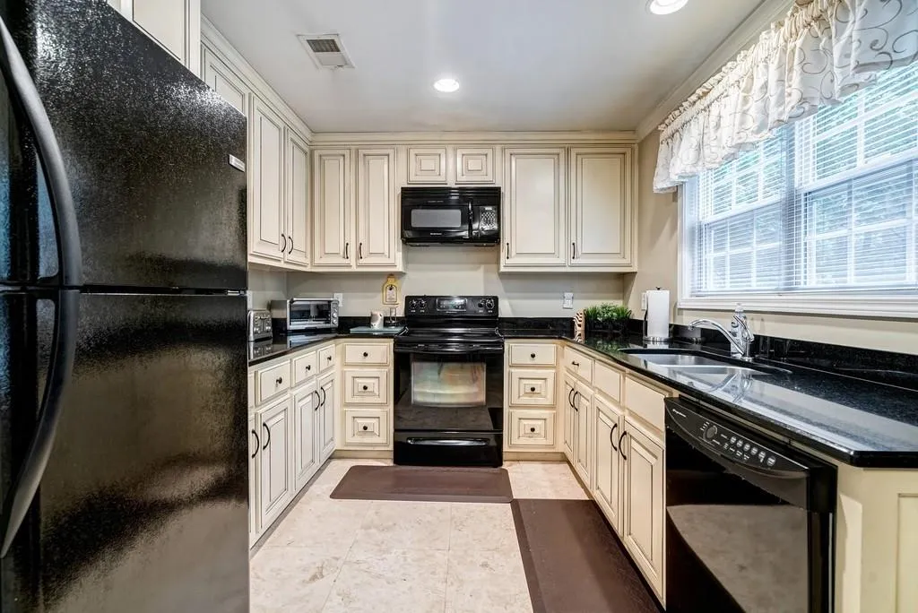 60 Sherington Place, Atlanta, Georgia 30350, 7 Bedrooms Bedrooms, ,8 BathroomsBathrooms,Residential,Sold,60 Sherington Place,6749942
