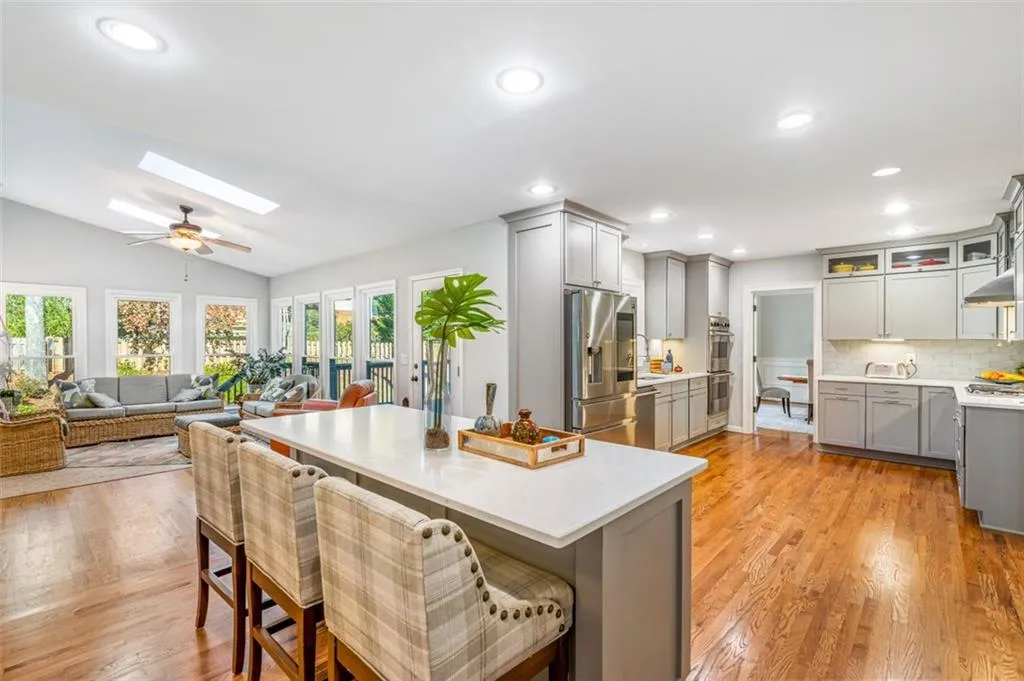340 Aldenshire Place, Sandy Springs, Georgia 30350, 5 Bedrooms Bedrooms, ,5 BathroomsBathrooms,Residential,Sold,340 Aldenshire Place,6974701