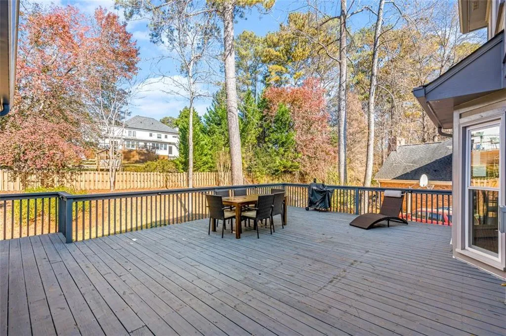 340 Aldenshire Place, Sandy Springs, Georgia 30350, 5 Bedrooms Bedrooms, ,5 BathroomsBathrooms,Residential,Sold,340 Aldenshire Place,6974701