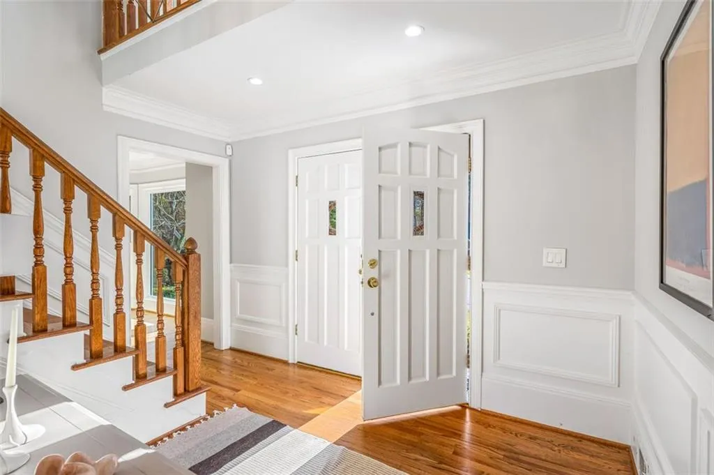 340 Aldenshire Place, Sandy Springs, Georgia 30350, 5 Bedrooms Bedrooms, ,5 BathroomsBathrooms,Residential,Sold,340 Aldenshire Place,6974701