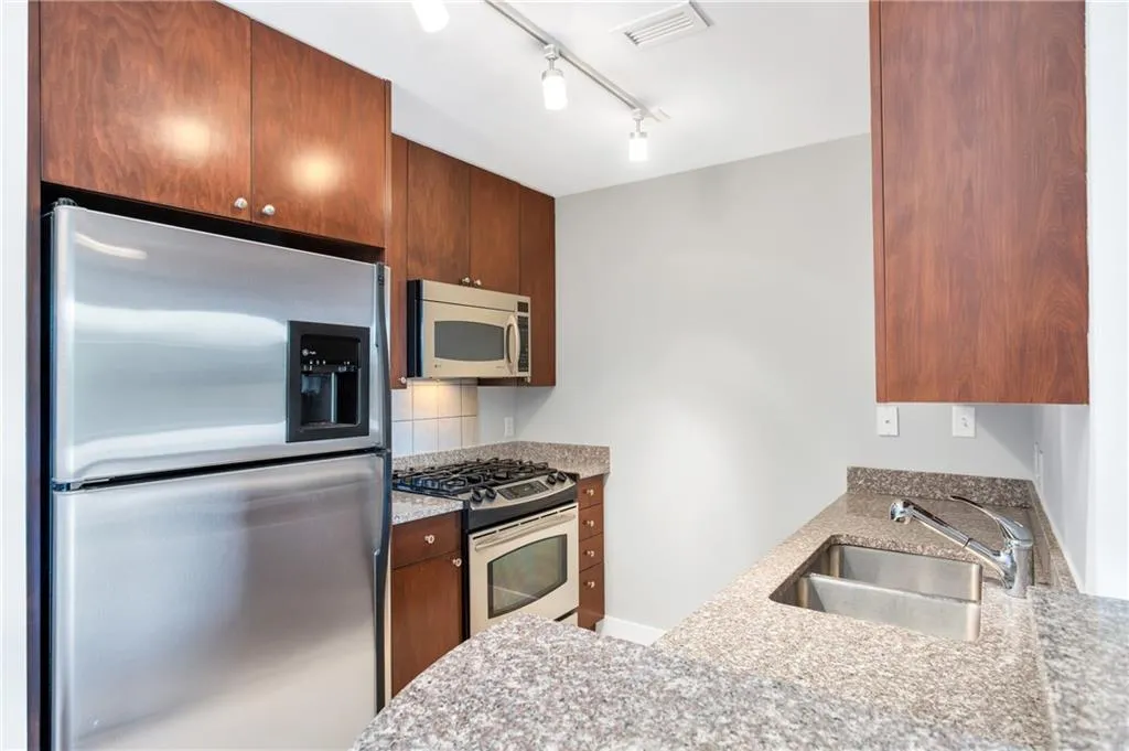 3338 Peachtree Road Ne Unit 304, Atlanta, Georgia 30326, 1 Bedroom Bedrooms, ,1 BathroomBathrooms,Residential,Sold,3338 Peachtree Road Ne Unit 304,6551006