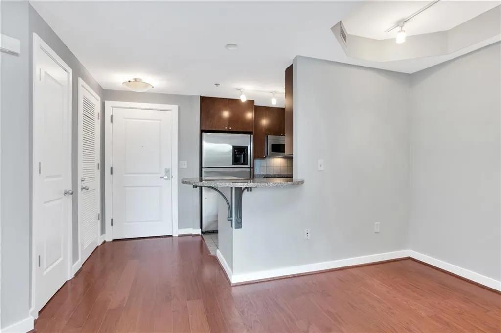 3338 Peachtree Road Ne Unit 304, Atlanta, Georgia 30326, 1 Bedroom Bedrooms, ,1 BathroomBathrooms,Residential,Sold,3338 Peachtree Road Ne Unit 304,6551006