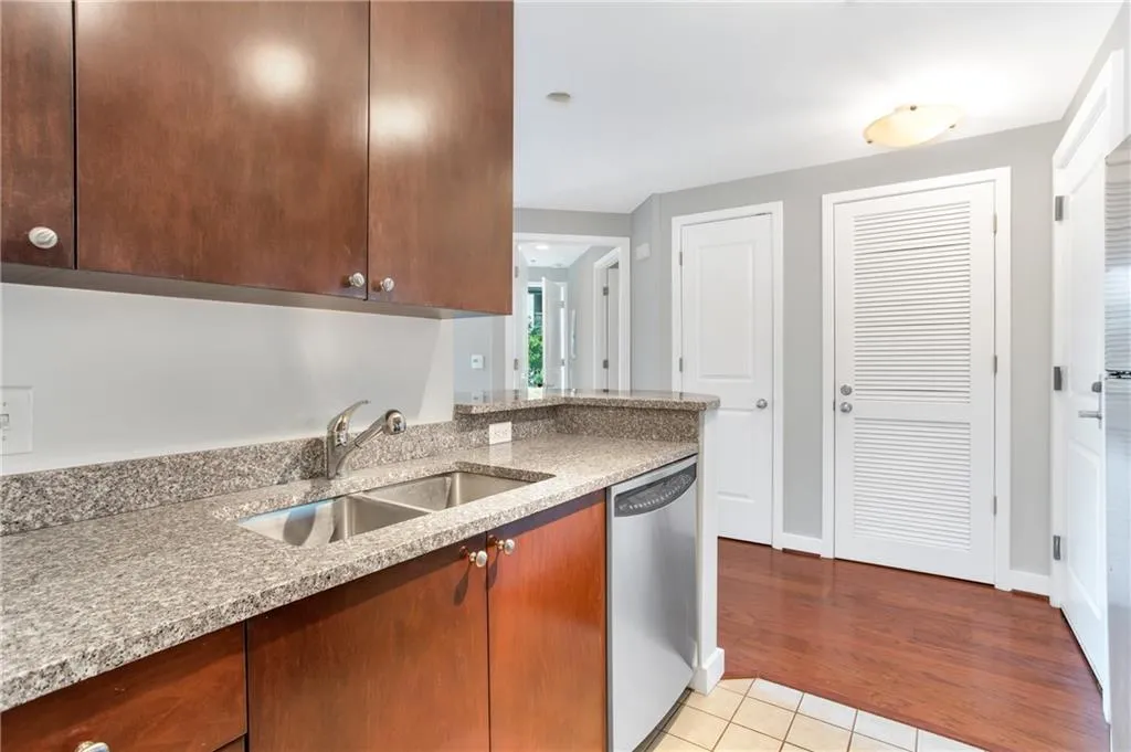 3338 Peachtree Road Ne Unit 304, Atlanta, Georgia 30326, 1 Bedroom Bedrooms, ,1 BathroomBathrooms,Residential,Sold,3338 Peachtree Road Ne Unit 304,6551006