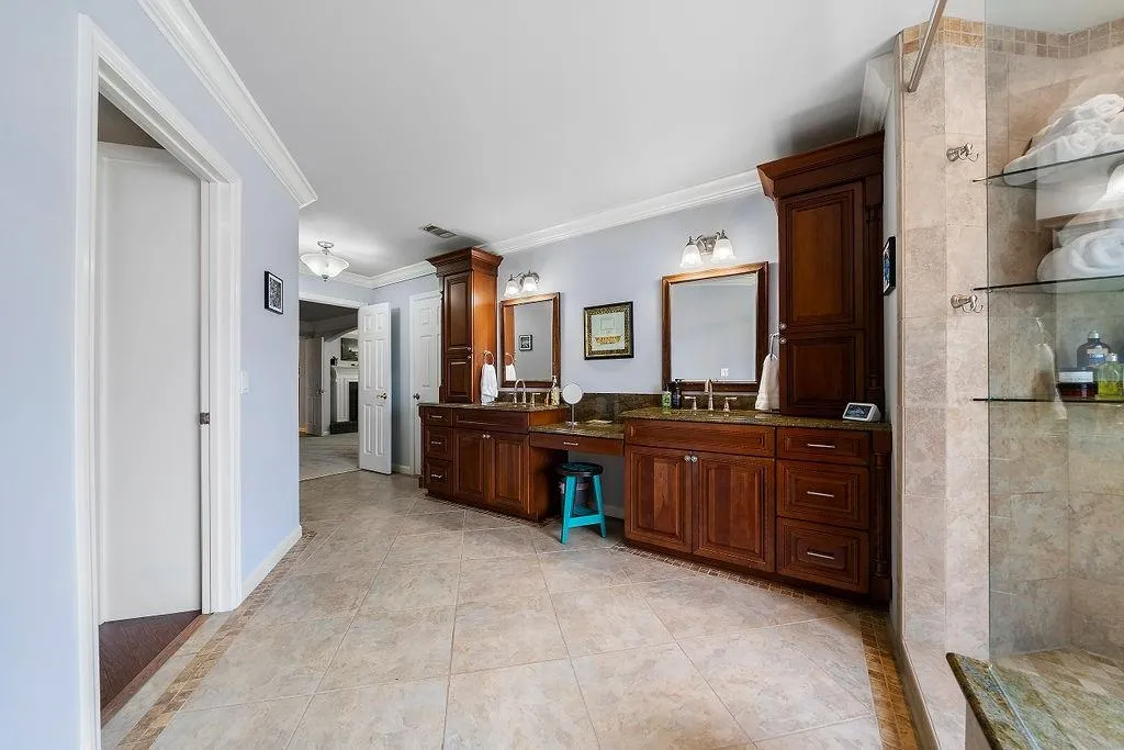 190 Grogans Landing, Sandy Springs, Georgia 30350, 5 Bedrooms Bedrooms, ,4 BathroomsBathrooms,Residential,Sold,190 Grogans Landing,7084018