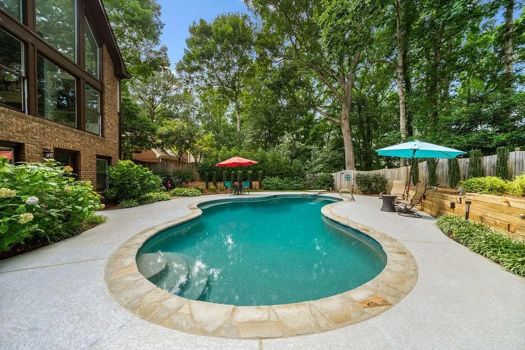 190 Grogans Landing, Sandy Springs, Georgia 30350, 5 Bedrooms Bedrooms, ,4 BathroomsBathrooms,Residential,Sold,190 Grogans Landing,7084018