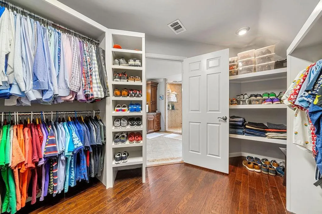 190 Grogans Landing, Sandy Springs, Georgia 30350, 5 Bedrooms Bedrooms, ,4 BathroomsBathrooms,Residential,Sold,190 Grogans Landing,7084018