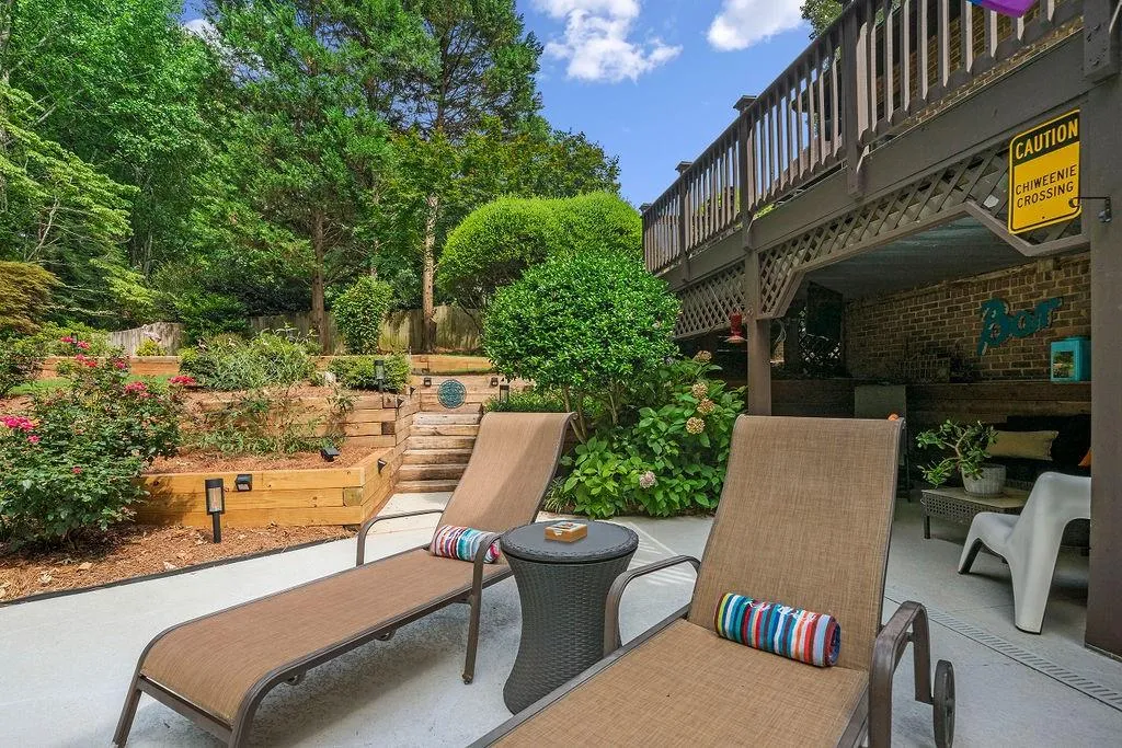190 Grogans Landing, Sandy Springs, Georgia 30350, 5 Bedrooms Bedrooms, ,4 BathroomsBathrooms,Residential,Sold,190 Grogans Landing,7084018