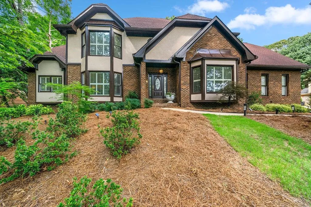190 Grogans Landing, Sandy Springs, Georgia 30350, 5 Bedrooms Bedrooms, ,4 BathroomsBathrooms,Residential,Sold,190 Grogans Landing,7084018