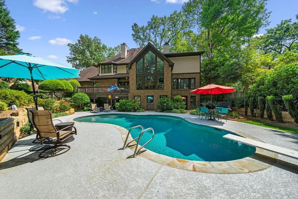 190 Grogans Landing, Sandy Springs, Georgia 30350, 5 Bedrooms Bedrooms, ,4 BathroomsBathrooms,Residential,Sold,190 Grogans Landing,7084018
