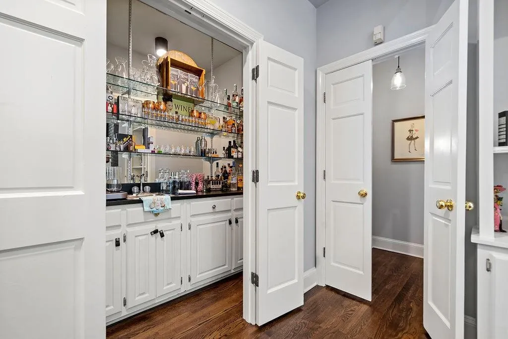 190 Grogans Landing, Sandy Springs, Georgia 30350, 5 Bedrooms Bedrooms, ,4 BathroomsBathrooms,Residential,Sold,190 Grogans Landing,7084018