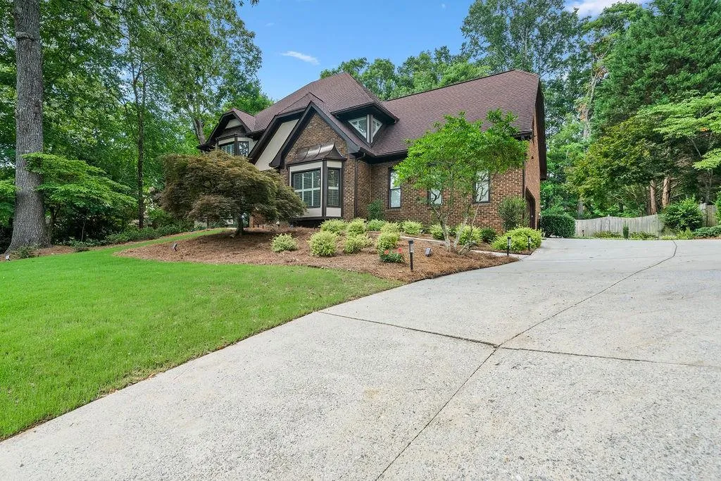 190 Grogans Landing, Sandy Springs, Georgia 30350, 5 Bedrooms Bedrooms, ,4 BathroomsBathrooms,Residential,Sold,190 Grogans Landing,7084018