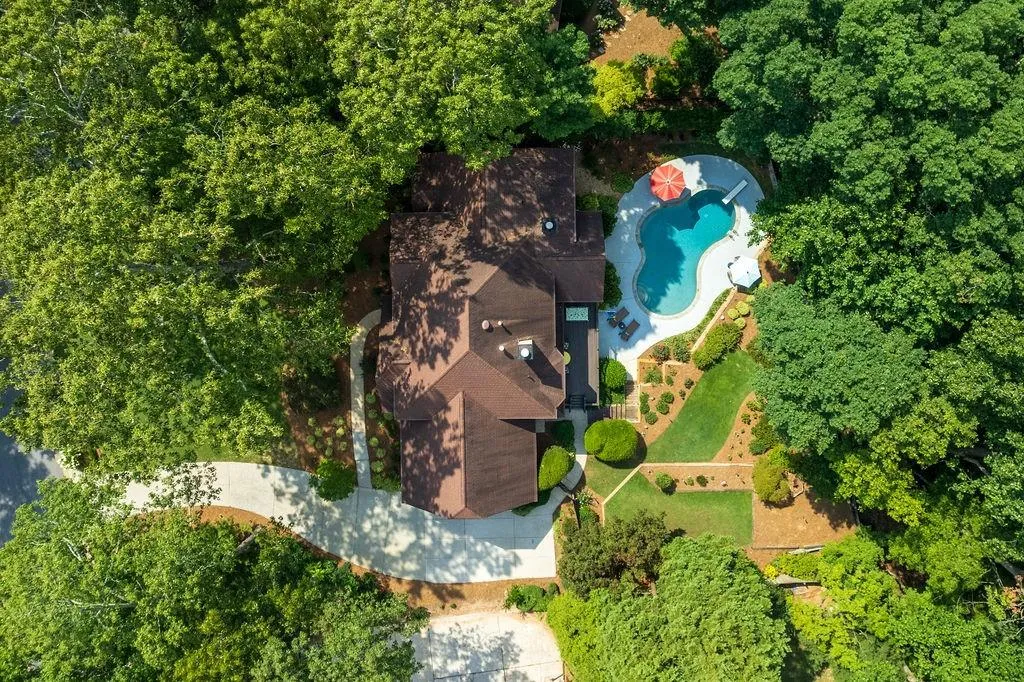 190 Grogans Landing, Sandy Springs, Georgia 30350, 5 Bedrooms Bedrooms, ,4 BathroomsBathrooms,Residential,Sold,190 Grogans Landing,7084018