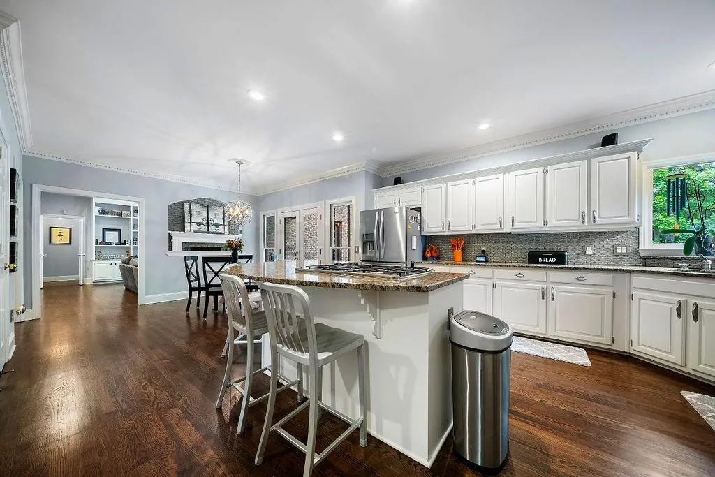 190 Grogans Landing, Sandy Springs, Georgia 30350, 5 Bedrooms Bedrooms, ,4 BathroomsBathrooms,Residential,Sold,190 Grogans Landing,7084018