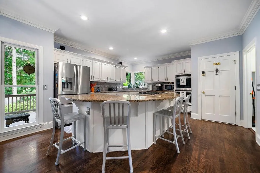 190 Grogans Landing, Sandy Springs, Georgia 30350, 5 Bedrooms Bedrooms, ,4 BathroomsBathrooms,Residential,Sold,190 Grogans Landing,7084018