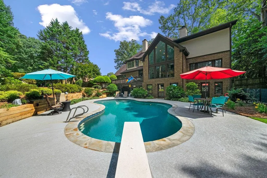 190 Grogans Landing, Sandy Springs, Georgia 30350, 5 Bedrooms Bedrooms, ,4 BathroomsBathrooms,Residential,Sold,190 Grogans Landing,7084018