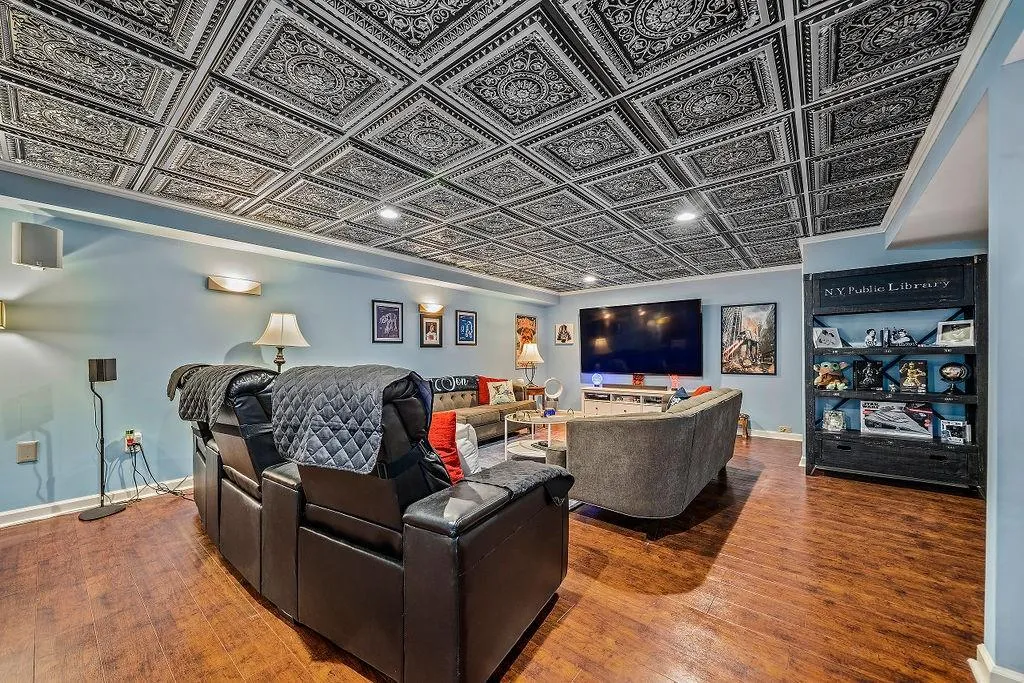 190 Grogans Landing, Sandy Springs, Georgia 30350, 5 Bedrooms Bedrooms, ,4 BathroomsBathrooms,Residential,Sold,190 Grogans Landing,7084018