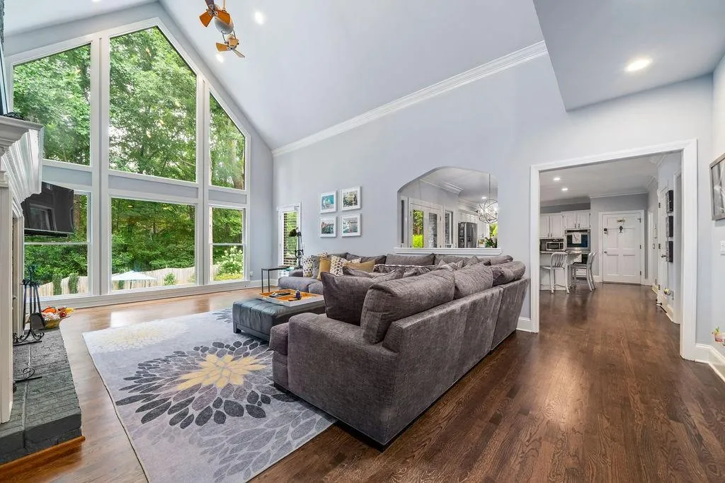 190 Grogans Landing, Sandy Springs, Georgia 30350, 5 Bedrooms Bedrooms, ,4 BathroomsBathrooms,Residential,Sold,190 Grogans Landing,7084018