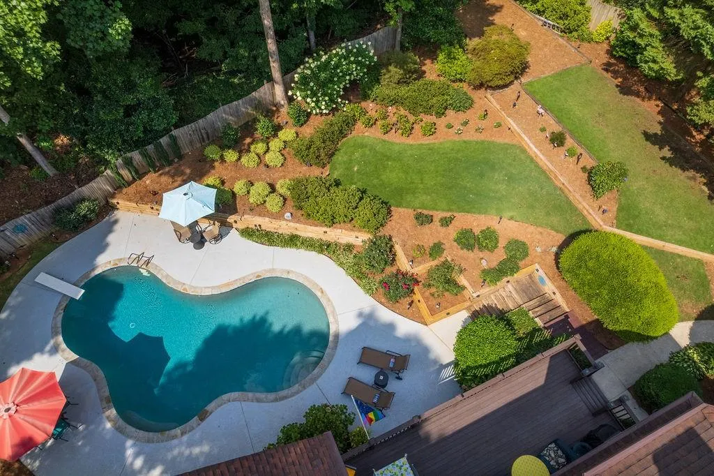 190 Grogans Landing, Sandy Springs, Georgia 30350, 5 Bedrooms Bedrooms, ,4 BathroomsBathrooms,Residential,Sold,190 Grogans Landing,7084018